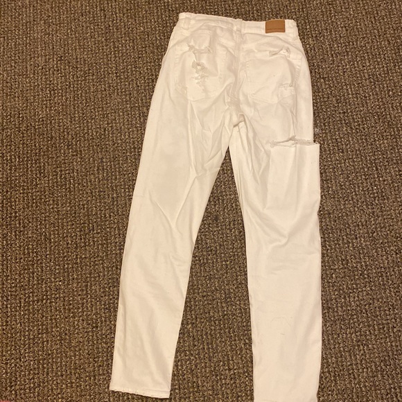 White American eagle jeans with trendy rip on the back - Picture 2 of 2